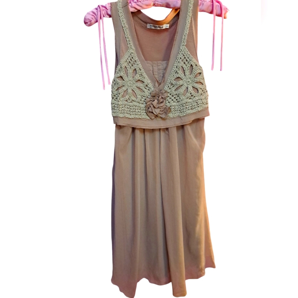 Monoreno Layered Sleeveles Dress. Crochet Overlay On Top. Sheer Top Layer. Sz S